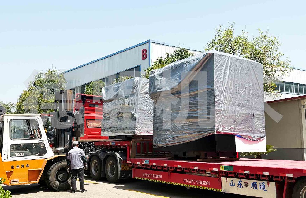 两台立车一起出货，持续提升产品品质与服务水平